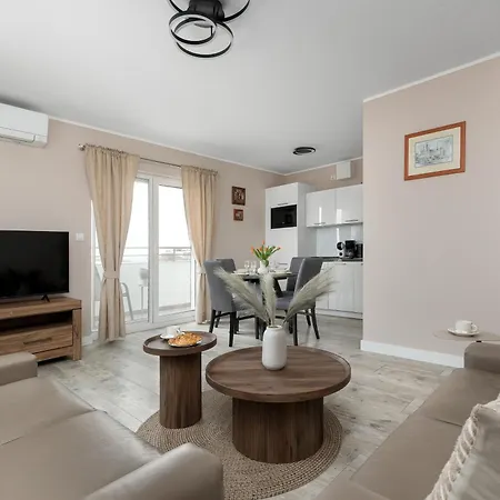 Lejlighed Przy Plazy Reymonta By Renters