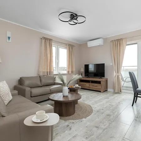 Przy Plazy Reymonta By Renters Appartamento *