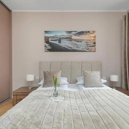Διαμέρισμα Przy Plazy Reymonta By Renters